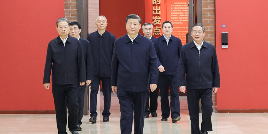 习近平在瞻仰延安革命纪念地时强调 弘扬伟大建党精神和延安精神 为实现党的二十大提出的目标任务而团结奋斗