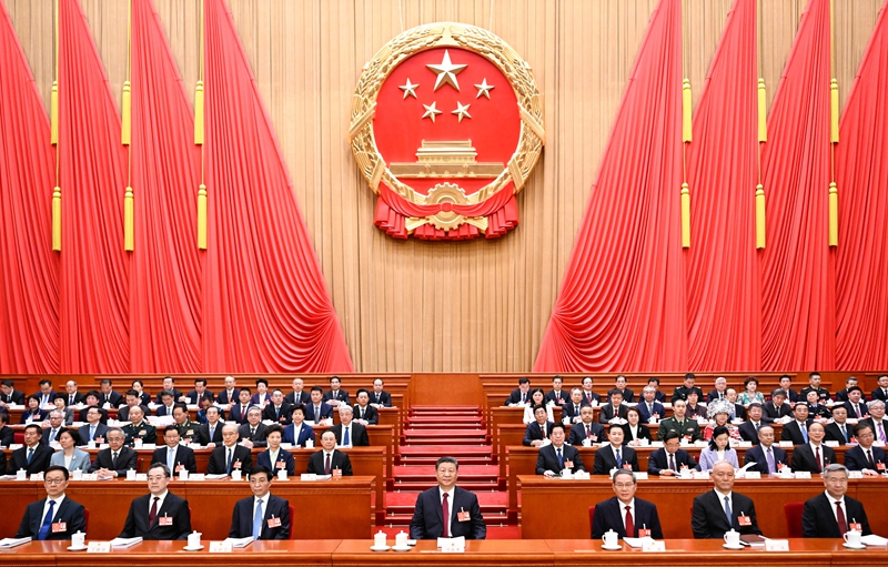 3月5日，第十四届全国人民代表大会第三次会议在北京人民大会堂开幕。党和国家领导人习近平、李强、王沪宁、蔡奇、丁薛祥、李希、韩正等出席大会。