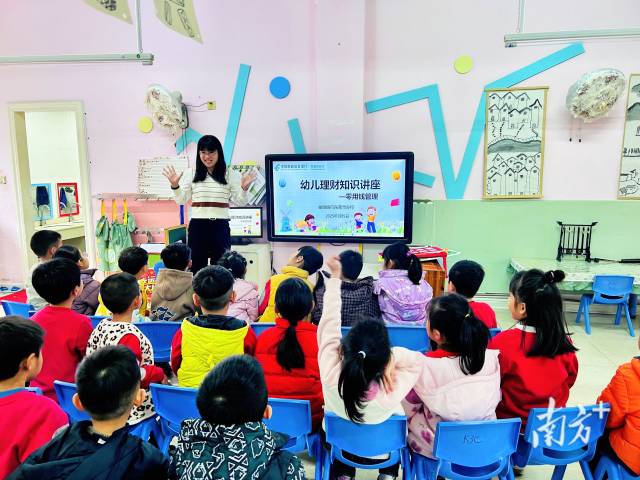 金融消保宣传教育正以多渠道、广覆盖的形式走向市民群众。受访者供图