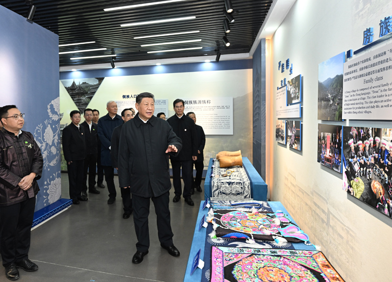 3月17日至18日，中共中央总书记、国家主席、中央军委主席习近平在贵州考察。这是17日下午，习近平在黔东南州黎平县肇兴侗寨侗族文化展示中心考察。