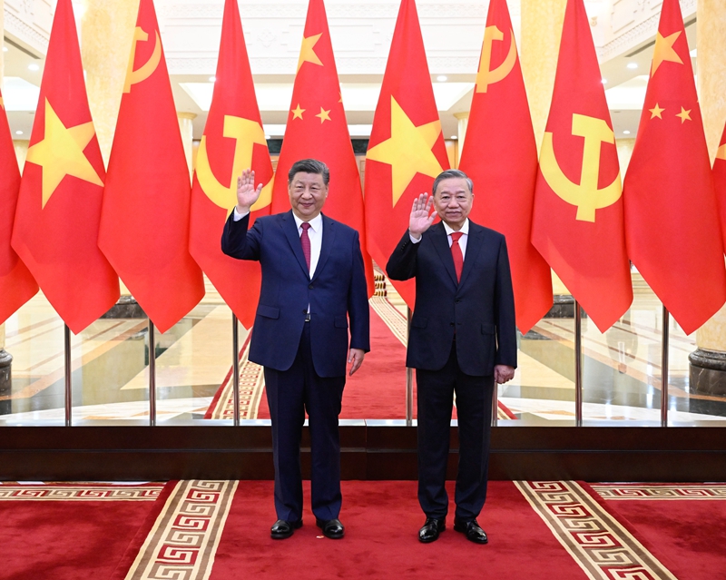 4月14日下午，中共中央总书记、国家主席习近平在越共中央驻地同越共中央总书记苏林举行会谈。