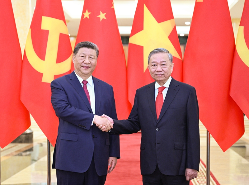 4月14日下午，中共中央总书记、国家主席习近平在越共中央驻地同越共中央总书记苏林举行会谈。