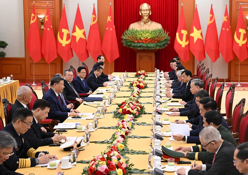 4月14日下午，中共中央总书记、国家主席习近平在越共中央驻地同越共中央总书记苏林举行会谈。