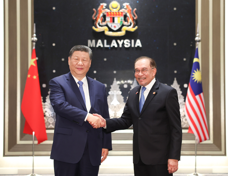 4月16日下午，国家主席习近平同马来西亚总理安瓦尔在布特拉加亚总理官邸举行会谈。