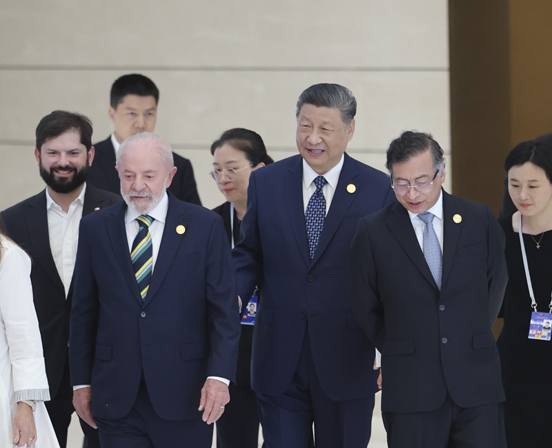 5月13日上午，国家主席习近平在北京国家会议中心出席中国－拉美和加勒比国家共同体论坛第四届部长级会议开幕式并发表主旨讲话。这是习近平同与会嘉宾出席开幕式。