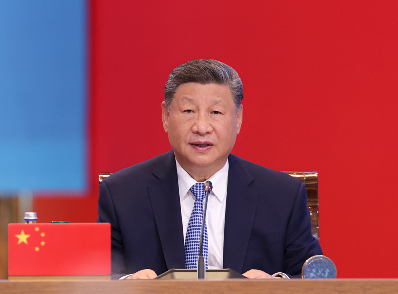 当地时间6月17日下午，第二届中国－中亚峰会在阿斯塔纳独立宫举行。哈萨克斯坦总统托卡耶夫主持会议。中国国家主席习近平、吉尔吉斯斯坦总统扎帕罗夫、塔吉克斯坦总统拉赫蒙、土库曼斯坦总统别尔德穆哈梅多夫、乌兹别克斯坦总统米尔济约耶夫出席。这是习近平发表题为《弘扬“中国—中亚精神” 推动地区合作高质量发展》的主旨发言。图片来源：新华网