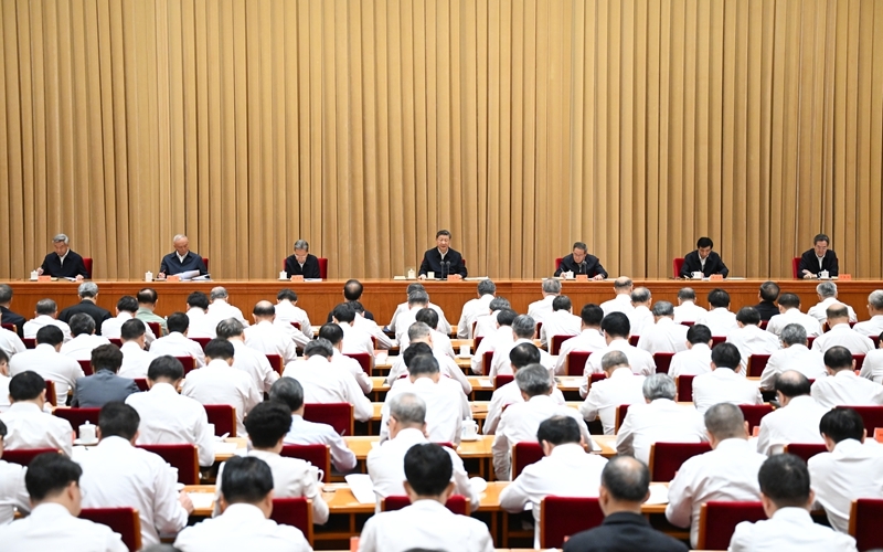 7月14日至15日，中央城市工作会议在北京举行。中共中央总书记、国家主席、中央军委主席习近平出席会议并发表重要讲话。中共中央政治局常委李强、赵乐际、王沪宁、蔡奇、丁薛祥、李希出席会议。图片来源：新华网