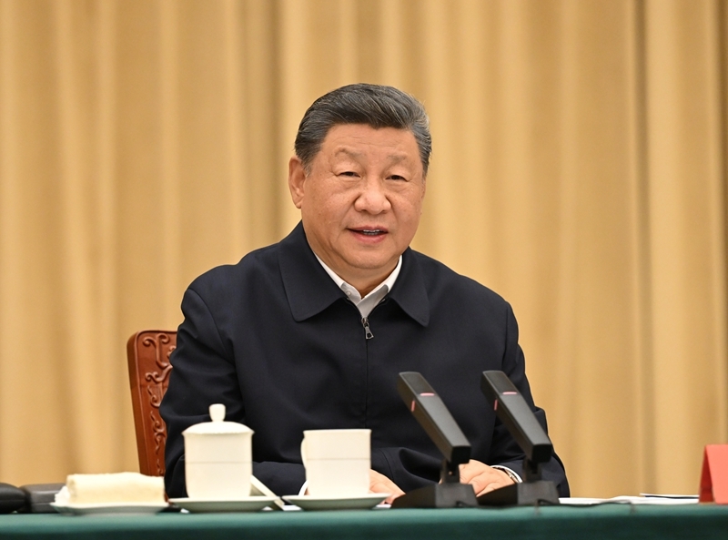 9月24日下午，率中央代表团出席新疆维吾尔自治区成立70周年庆祝活动的中共中央总书记、国家主席、中央军委主席习近平在乌鲁木齐听取新疆维吾尔自治区党委和政府工作汇报，发表了重要讲话。图片来源：新华网
