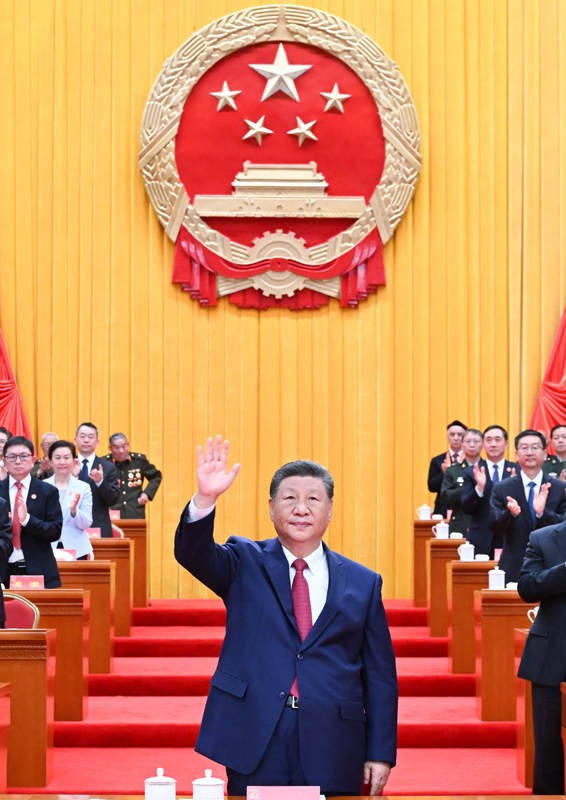 9月25日上午，新疆维吾尔自治区成立70周年庆祝大会在新疆人民会堂隆重举行。中共中央总书记、国家主席、中央军委主席习近平出席庆祝大会。图片来源：新华网