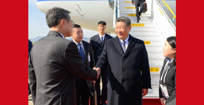 习近平抵达韩国出席亚太经合组织第三十二次领导人非正式会议并对韩国进行国事访问 习近平抵达韩国出席亚太经合组织第三十二次领导人非正式会议并对韩国进行国事访问