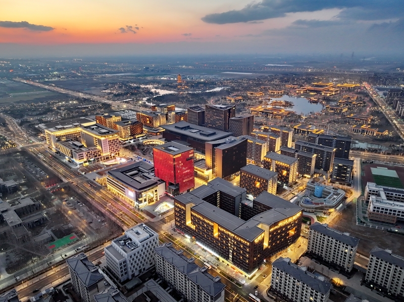 2025年3月15日拍摄的雄安商务服务中心夜景(无人机照片)。图片来源:新华网 2025年3月15日拍摄的雄安商务服务中心夜景(无人机照片)。图片来源:新华网