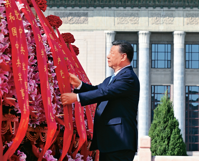 2025年9月30日上午,党和国家领导人习近平、李强、赵乐际、王沪宁、蔡奇、丁薛祥、李希、韩正等来到北京天安门广场,出席烈士纪念日向人民英雄敬献花篮仪式。这是习近平整理花篮上的缎带。图片来源:新华网 2025年9月30日上午,党和国家领导人习近平、李强、赵乐际、王沪宁、蔡奇、丁薛祥、李希、韩正等来到北京天安门广场,出席烈士纪念日向人民英雄敬献花篮仪式。这是习近平整理花篮上的缎带。图片来源:新华网