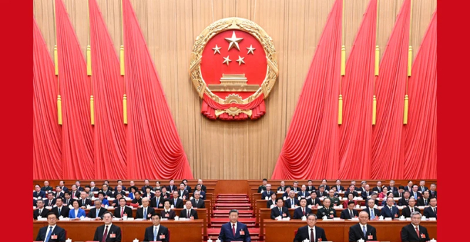 十四届全国人大四次会议在京闭幕 习近平等在主席台就座