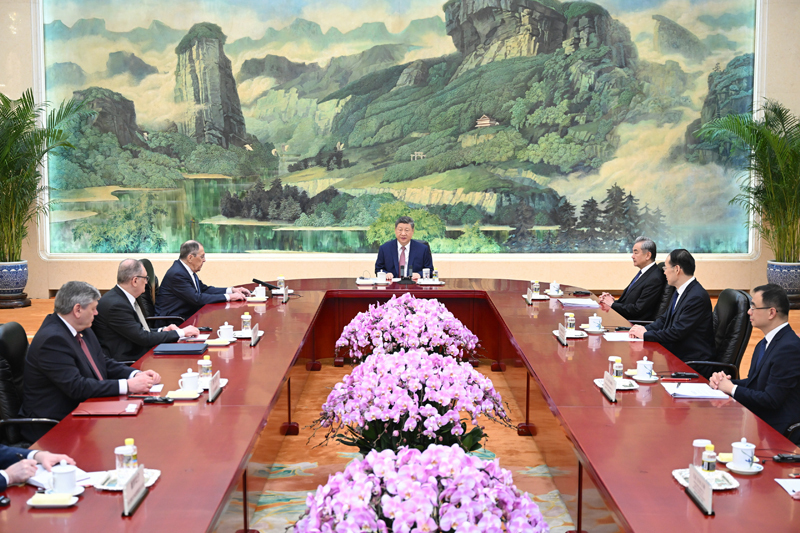 4月15日上午，国家主席习近平在北京人民大会堂会见俄罗斯外长拉夫罗夫。