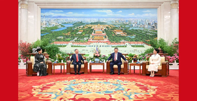 习近平夫妇同苏林夫妇亲切话别 习近平夫妇同苏林夫妇亲切话别