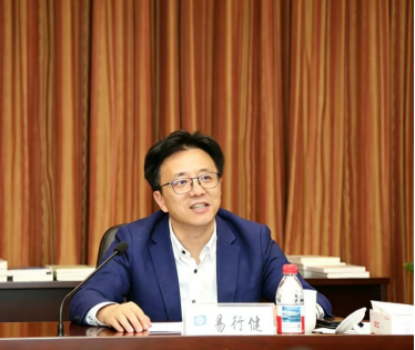  “金羊奖”主办单位代表、广东金融学院校长易行健作评审会总结讲话