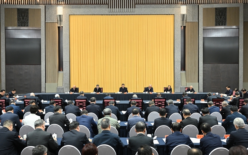 4月30日上午，中共中央总书记、国家主席、中央军委主席习近平在上海出席加强基础研究座谈会并发表重要讲话。图片来源：新华网