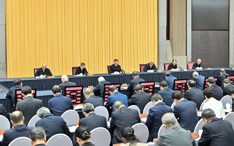 4月30日上午，中共中央总书记、国家主席、中央军委主席习近平在上海出席加强基础研究座谈会并发表重要讲话。图片来源：新华网