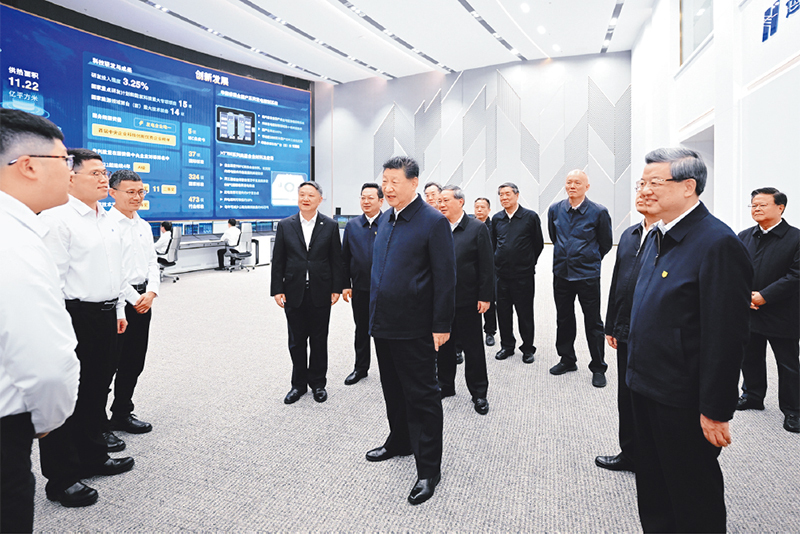 2026年3月23日，中共中央总书记、国家主席、中央军委主席习近平在河北雄安新区考察，并主持召开深入推进雄安新区高质量建设和发展座谈会。这是23日上午，习近平在中国华能集团有限公司考察时，同企业员工亲切交流。图片来源：新华网