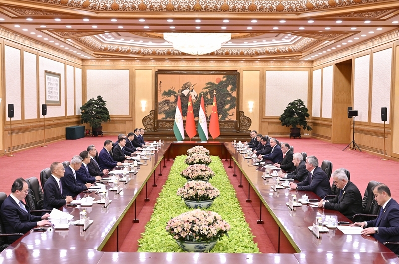 5月12日下午，国家主席习近平在北京人民大会堂同来华进行国事访问的塔吉克斯坦总统拉赫蒙举行会谈。图片来源：新华网