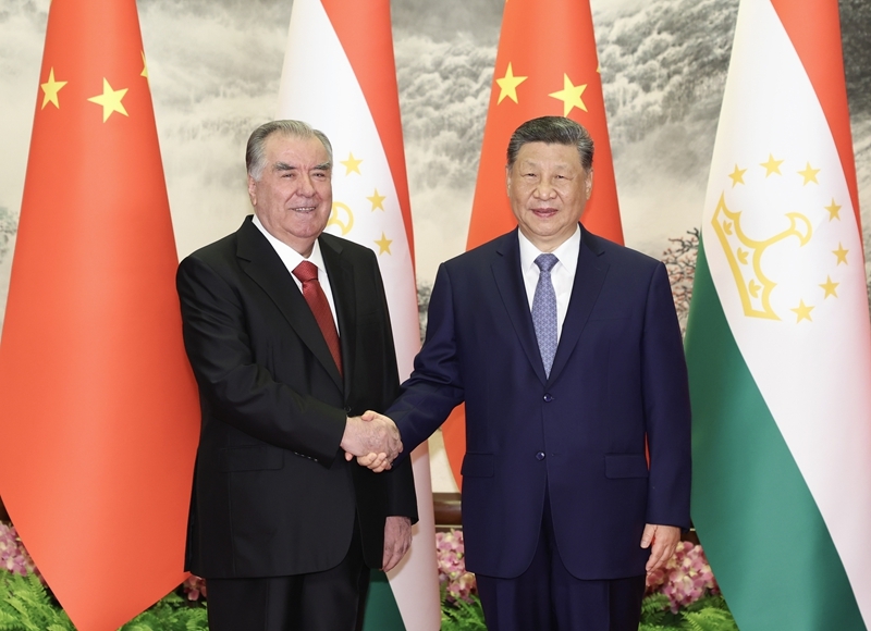 5月12日下午，国家主席习近平在北京人民大会堂同来华进行国事访问的塔吉克斯坦总统拉赫蒙举行会谈。图片来源：新华网