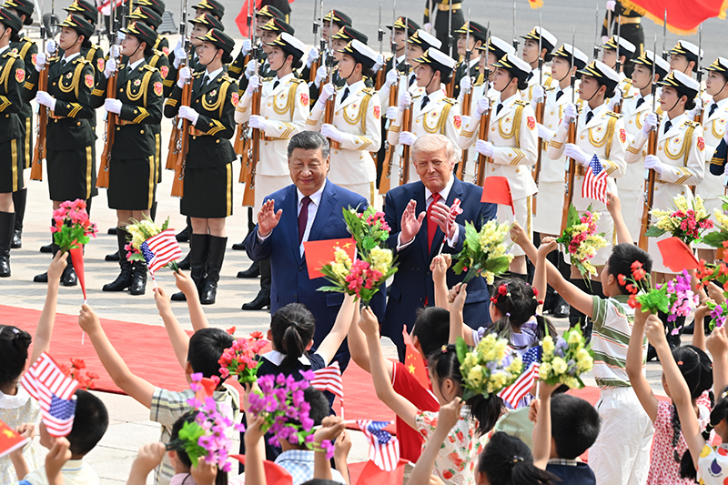 5月14日上午，国家主席习近平在北京人民大会堂同来华进行国事访问的美国总统特朗普举行会谈。会谈前，习近平在人民大会堂东门外广场为特朗普举行欢迎仪式。图片来源：新华网