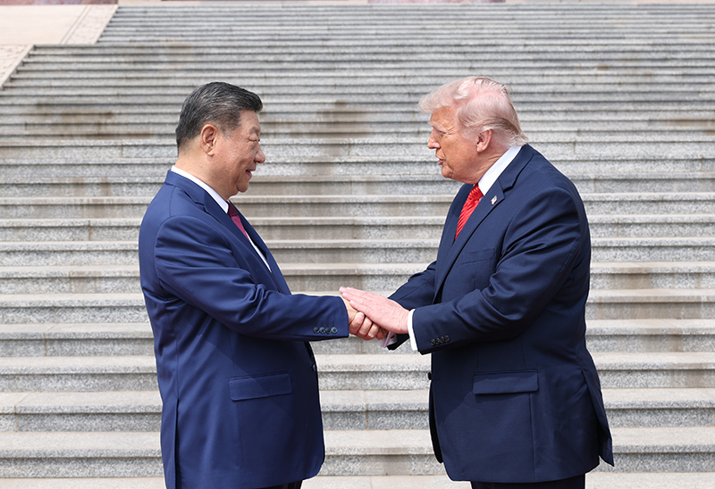 5月14日上午，国家主席习近平在北京人民大会堂同来华进行国事访问的美国总统特朗普举行会谈。会谈前，习近平在人民大会堂东门外广场为特朗普举行欢迎仪式。图片来源：新华网