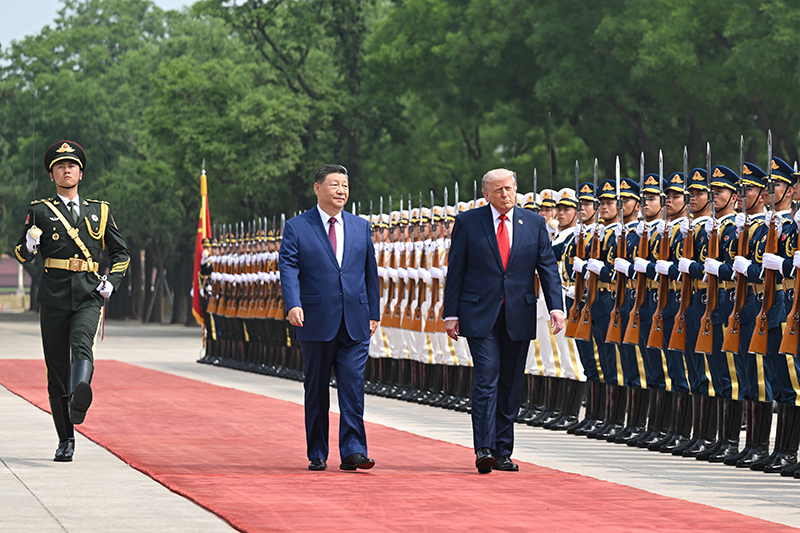 5月14日上午，国家主席习近平在北京人民大会堂同来华进行国事访问的美国总统特朗普举行会谈。会谈前，习近平在人民大会堂东门外广场为特朗普举行欢迎仪式。图片来源：新华网