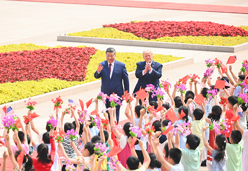 5月14日上午，国家主席习近平在北京人民大会堂同来华进行国事访问的美国总统特朗普举行会谈。会谈前，习近平在人民大会堂东门外广场为特朗普举行欢迎仪式。图片来源：新华网