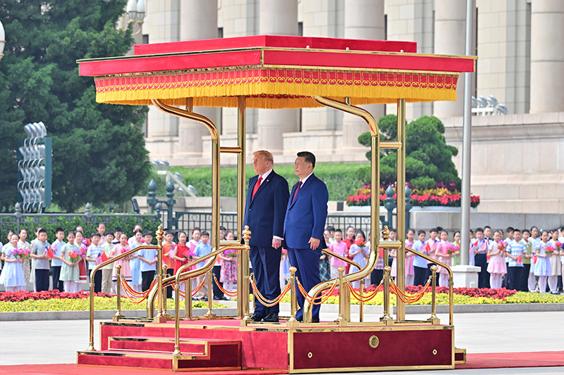 5月14日上午，国家主席习近平在北京人民大会堂同来华进行国事访问的美国总统特朗普举行会谈。会谈前，习近平在人民大会堂东门外广场为特朗普举行欢迎仪式。图片来源：新华网
