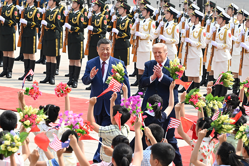 5月14日上午，国家主席习近平在北京人民大会堂同来华进行国事访问的美国总统特朗普举行会谈。会谈前，习近平在人民大会堂东门外广场为特朗普举行欢迎仪式。图片来源：新华网