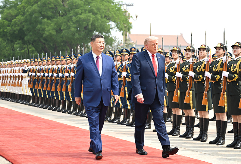 5月14日上午，国家主席习近平在北京人民大会堂同来华进行国事访问的美国总统特朗普举行会谈。会谈前，习近平在人民大会堂东门外广场为特朗普举行欢迎仪式。图片来源：新华网