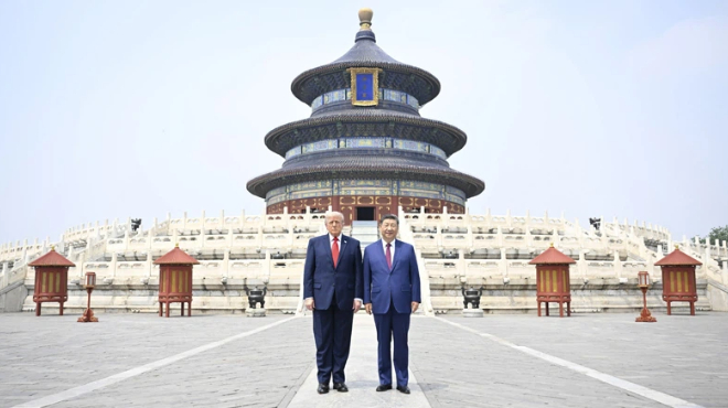 习近平同美国总统特朗普参观天坛