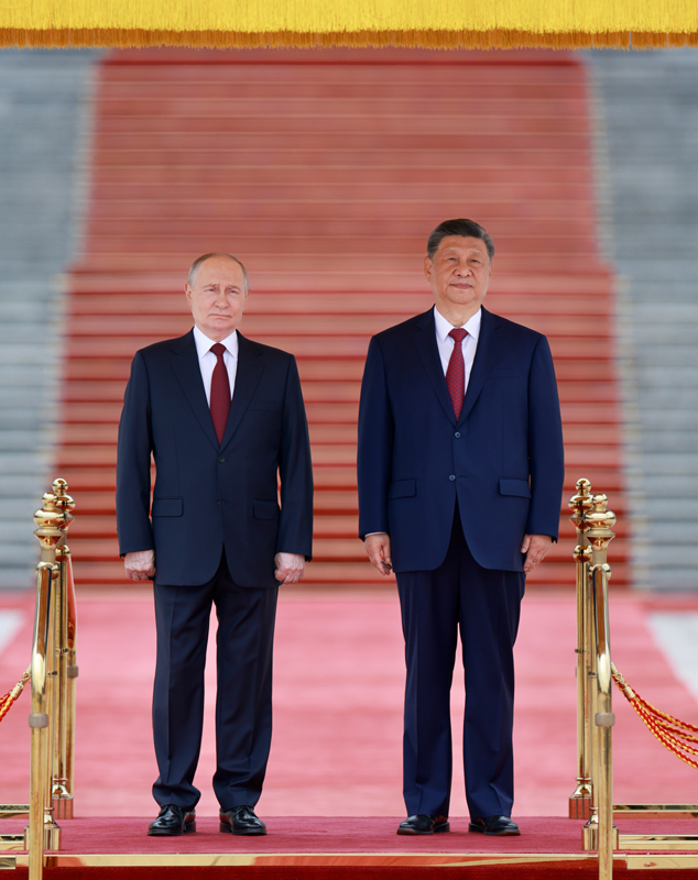 5月20日上午，国家主席习近平在北京人民大会堂同来华进行国事访问的俄罗斯总统普京举行会谈。会谈前，习近平在人民大会堂东门外广场为普京举行欢迎仪式。图片来源：新华网