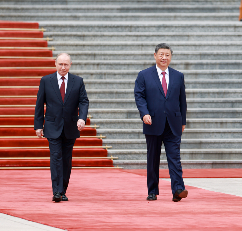 5月20日上午，国家主席习近平在北京人民大会堂同来华进行国事访问的俄罗斯总统普京举行会谈。会谈前，习近平在人民大会堂东门外广场为普京举行欢迎仪式。图片来源：新华网