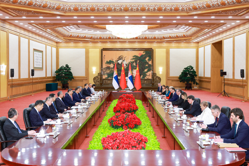 5月25日下午，国家主席习近平在北京人民大会堂同来华进行国事访问的塞尔维亚总统武契奇举行会谈。