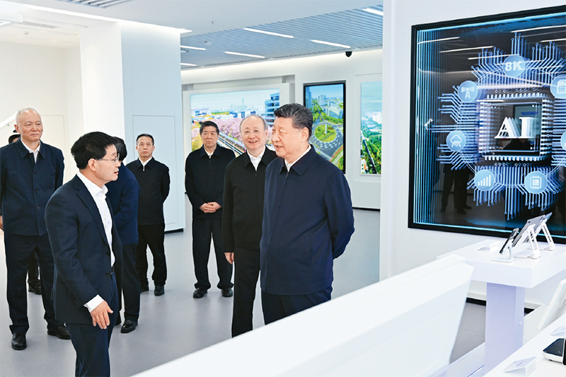 2026年2月9日至10日，中共中央总书记、国家主席、中央军委主席习近平在北京考察并看望慰问基层干部群众。这是9日上午，习近平在位于北京亦庄的国家信创园考察。图片来源：新华网