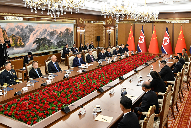 当地时间6月8日下午，中共中央总书记、国家主席习近平在平壤锦绣山迎宾馆同朝鲜劳动党总书记、国务委员长金正恩举行会谈。图片来源：新华网