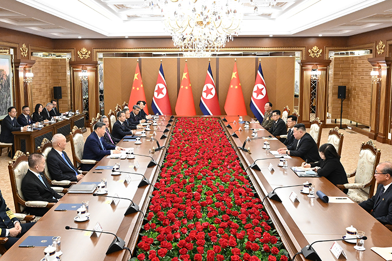当地时间6月8日下午，中共中央总书记、国家主席习近平在平壤锦绣山迎宾馆同朝鲜劳动党总书记、国务委员长金正恩举行会谈。图片来源：新华网