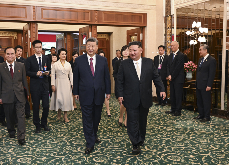 当地时间6月9日，中共中央总书记、国家主席习近平和夫人彭丽媛在平壤锦绣山迎宾馆出席朝鲜劳动党总书记、国务委员长金正恩和夫人李雪主举行的小范围午宴。图片来源：新华网