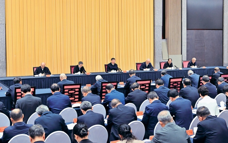 2026年4月30日上午，中共中央总书记、国家主席、中央军委主席习近平在上海出席加强基础研究座谈会并发表重要讲话。图片来源：新华网