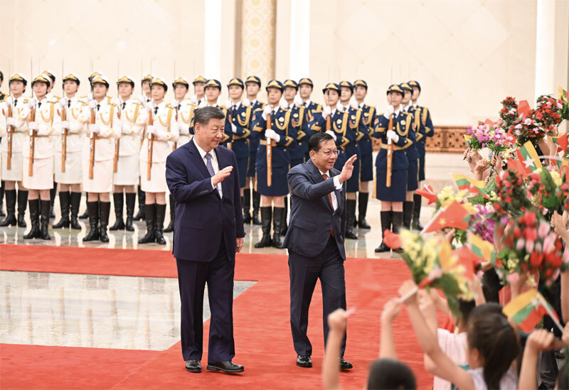 6月16日上午，国家主席习近平在北京人民大会堂同来华进行国事访问的缅甸总统敏昂莱举行会谈。这是会谈前，习近平在人民大会堂北大厅为敏昂莱举行欢迎仪式。图片来源：新华网