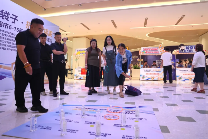 市民朋友参与游戏活动