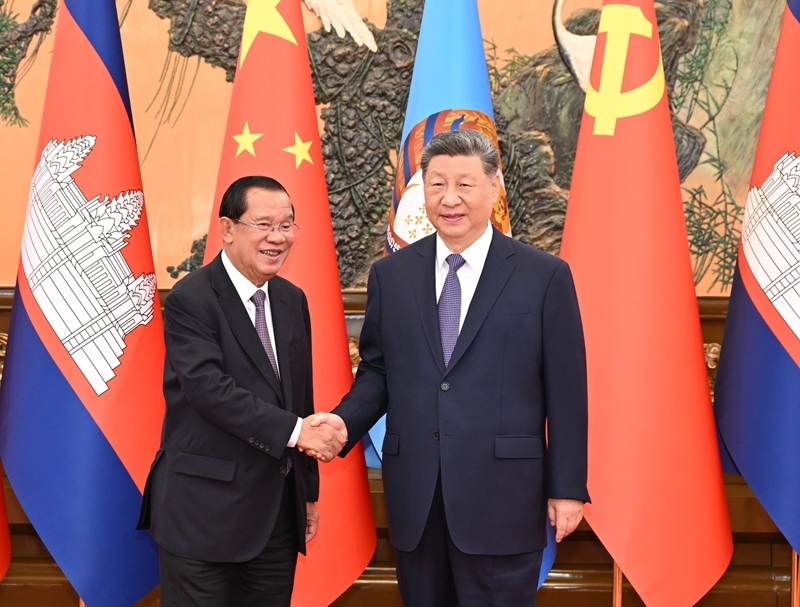 6月26日上午，中共中央总书记、国家主席习近平在北京人民大会堂会见柬埔寨人民党主席、参议院主席洪森。图片来源：新华网