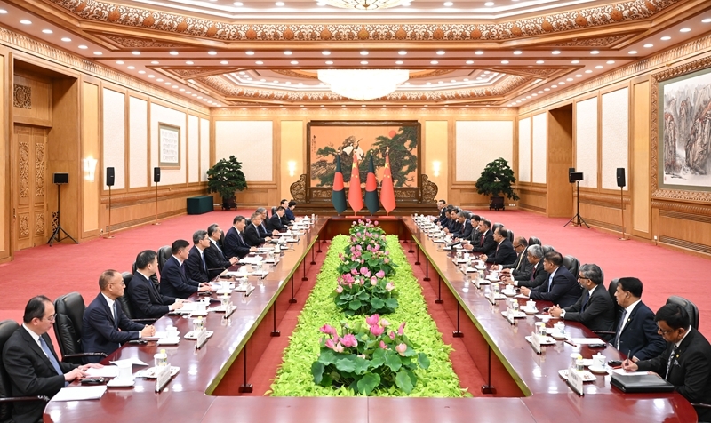 6月26日上午，国家主席习近平在北京人民大会堂会见来华正式访问的孟加拉国总理塔里克。图片来源：新华网
