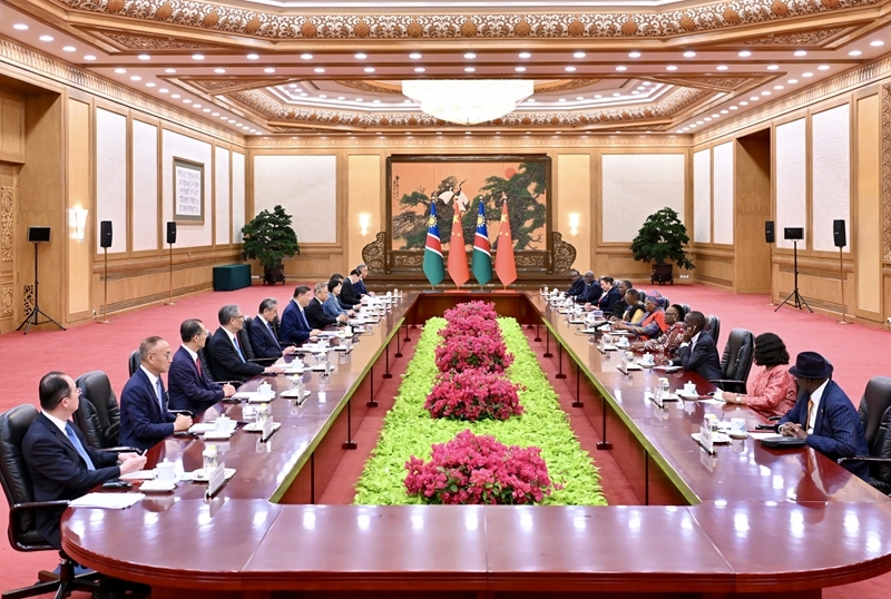 7月10日下午，国家主席习近平在北京人民大会堂同来华进行国事访问的纳米比亚总统恩代特瓦举行会谈。图片来源：新华网