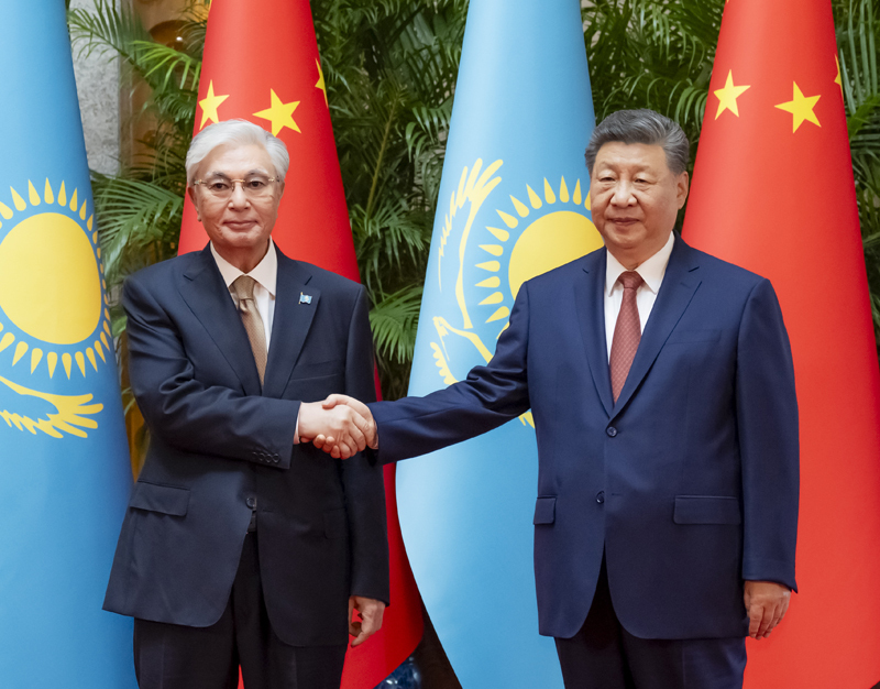 7月16日下午，国家主席习近平在上海西郊宾馆会见来华出席2026世界人工智能大会暨人工智能全球治理高级别会议的哈萨克斯坦总统托卡耶夫。