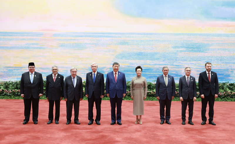 7月17日上午，国家主席习近平在上海世界会客厅出席2026世界人工智能大会暨人工智能全球治理高级别会议开幕式并发表主旨讲话。这是7月16日晚，习近平和夫人彭丽媛在世界会客厅为与会国际贵宾举行欢迎宴会。