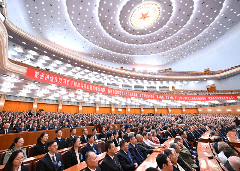 8月17日上午，中共中央、全国人大常委会、国务院、全国政协、中央军委在北京人民大会堂隆重举行大会，纪念伟大的马克思主义者，伟大的无产阶级革命家、政治家、军事家、外交家，中国特色社会主义伟大事业的杰出领导者江泽民同志诞辰100周年。图片来源：新华网