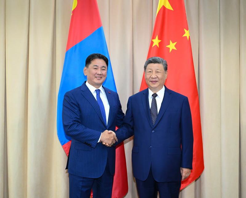当地时间8月31日下午，国家主席习近平在比什凯克出席2026年上海合作组织峰会期间会见蒙古国总统呼日勒苏赫。图片来源：新华网